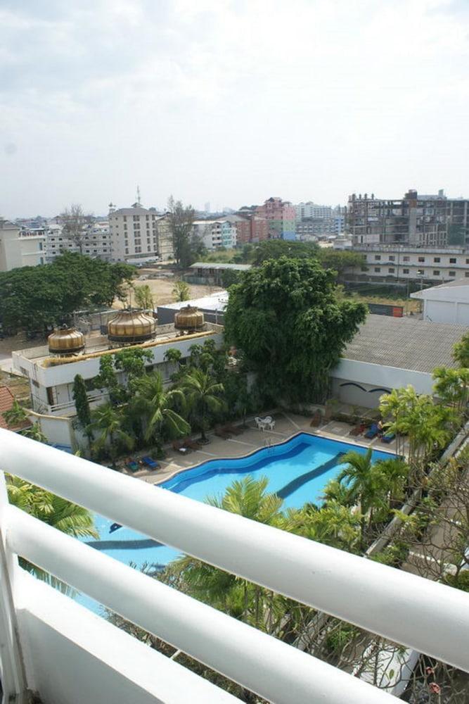 Royal Twins Palace Hotel Pattaya Exterior foto