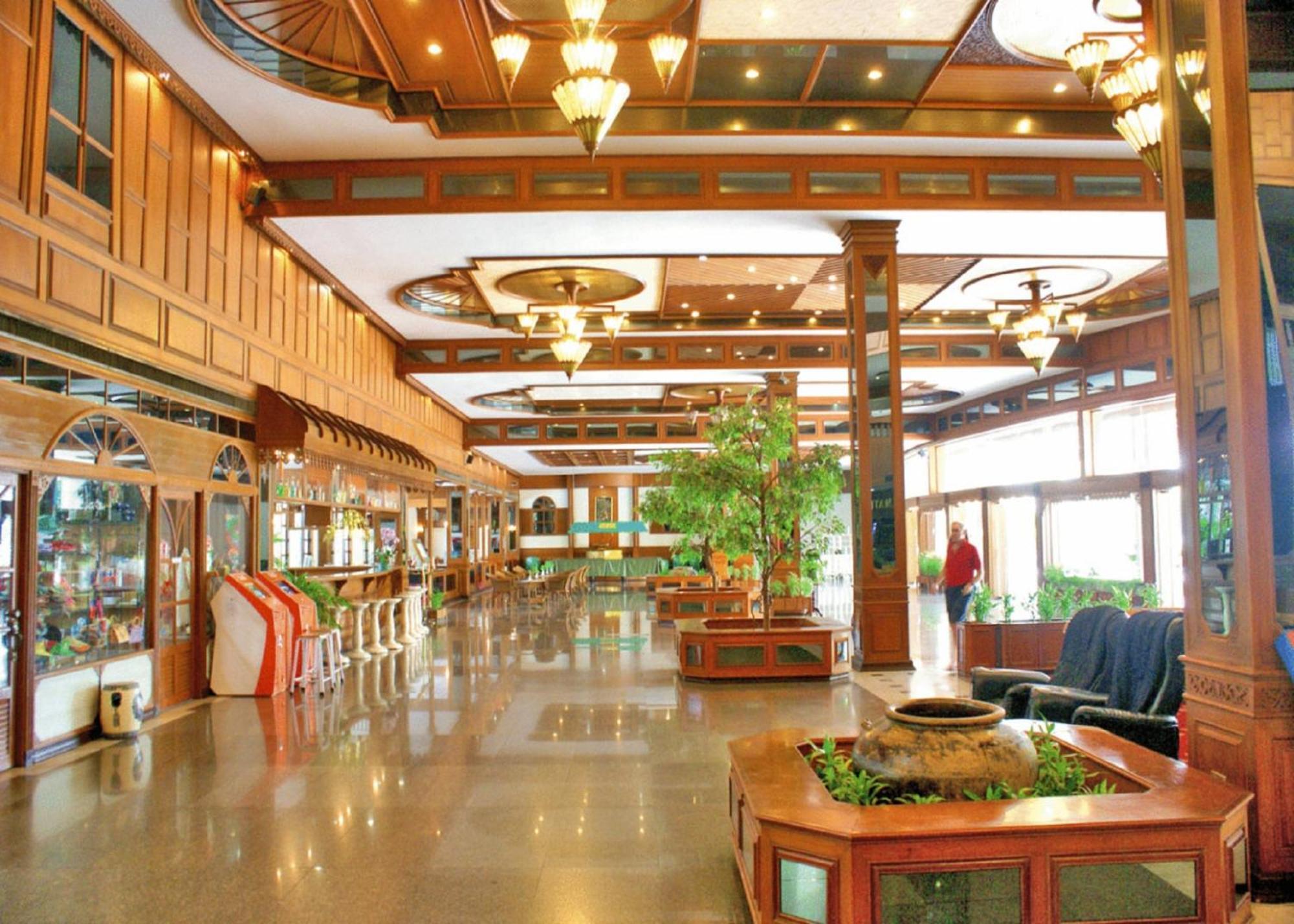 Royal Twins Palace Hotel Pattaya Exterior foto