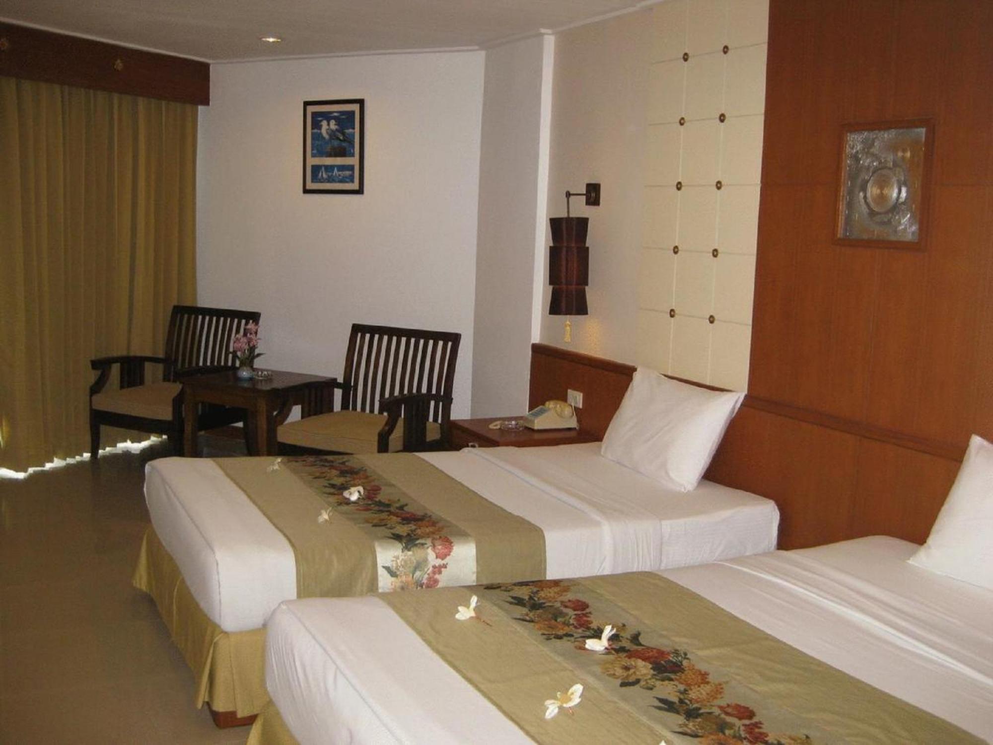 Royal Twins Palace Hotel Pattaya Exterior foto