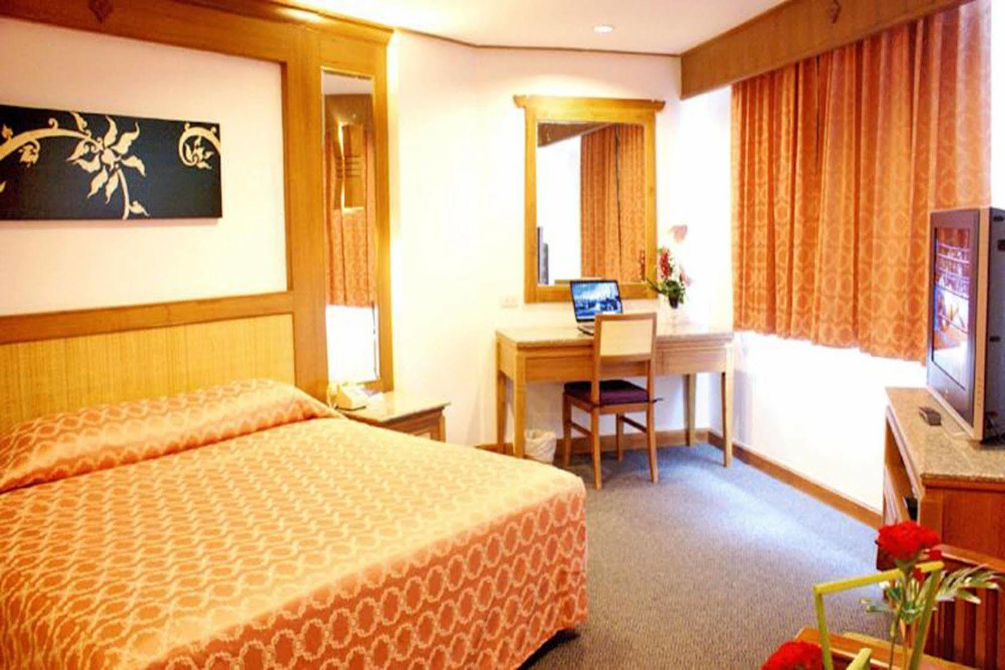 Royal Twins Palace Hotel Pattaya Exterior foto